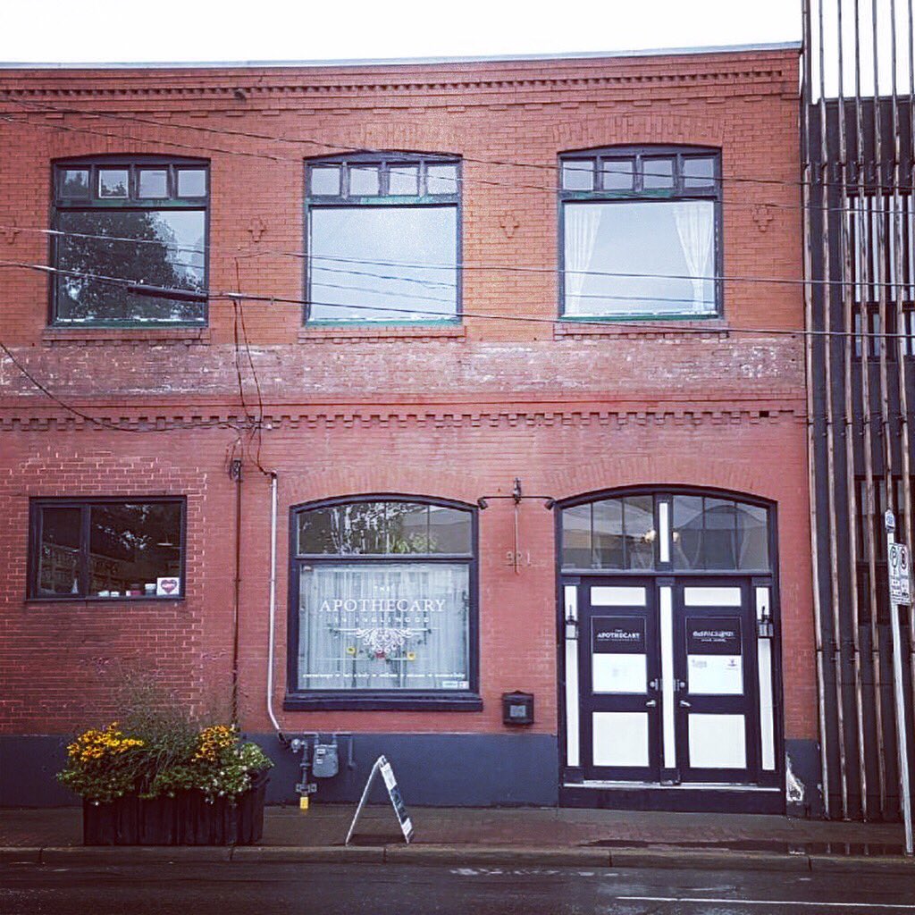 ryanmurphyinc's tweet photo. After &amp; Before of new doors &amp; paint at the Apothecary in Inglewood. ✔️ 
#Construction #LoveWhatYouDo #Community #Construction #TeamWork #YYC https://t.co/aoRh82WNGC