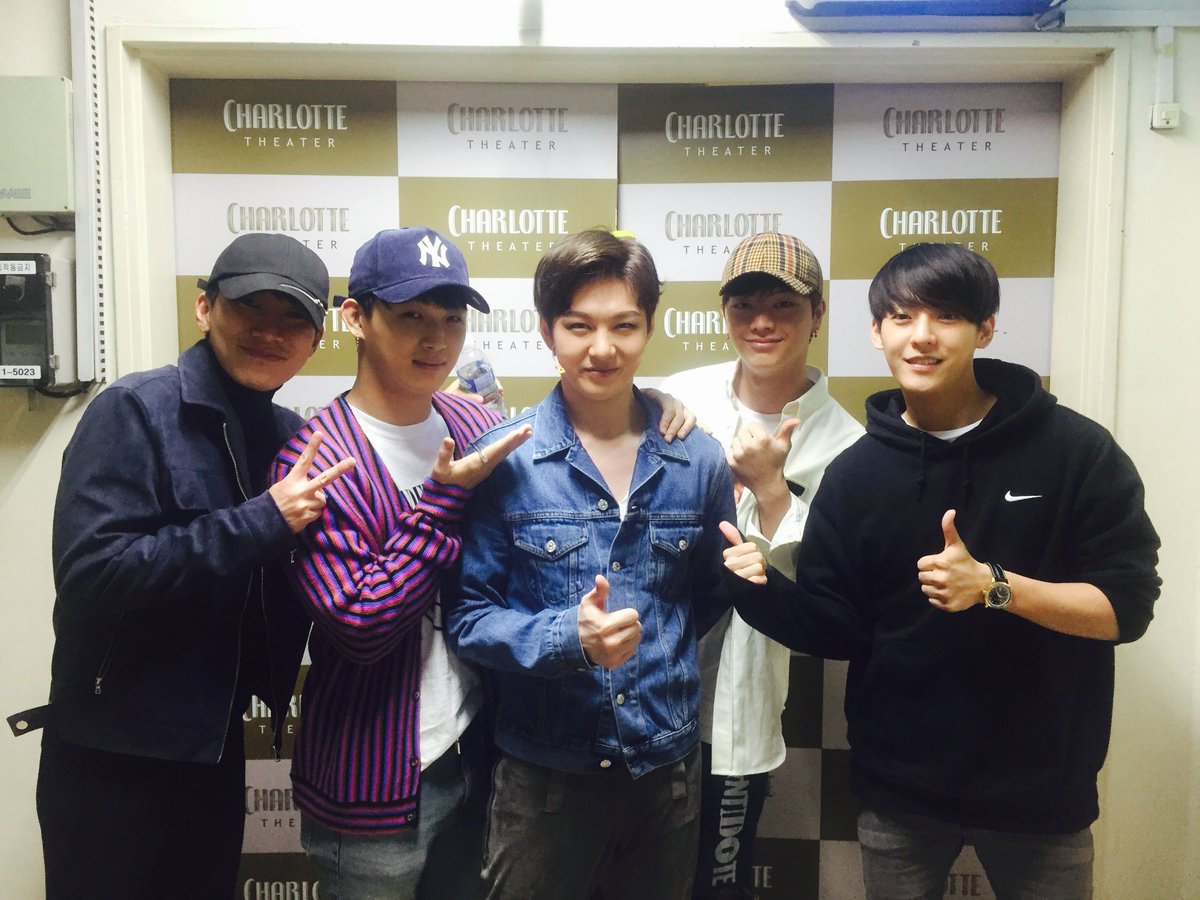 smg_show's tweet photo. 뤼시앙 역할의 이창섭 배우를 응원하러 비투비 맴버들이 공연을 보러왔습니다!😀😊

#뮤지컬나폴레옹 #이창섭 #비투비 #서은광 #임현식 #육성재 #이민혁 #끈끈하다 #보기좋다 https://t.co/CvIFa8njaV