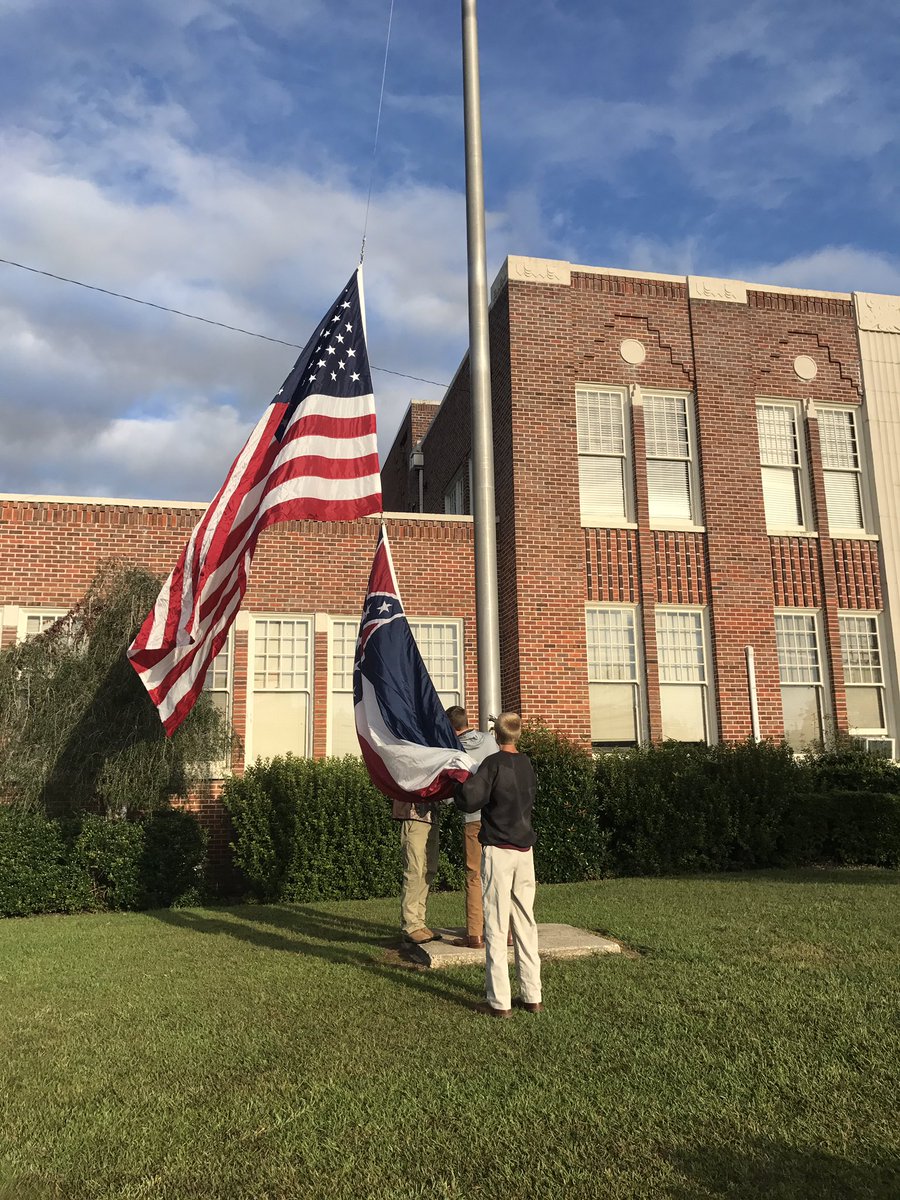 ToddWhoDat's tweet photo. Flag Detail. #FCAHSpride https://t.co/a0B9tlBZxZ