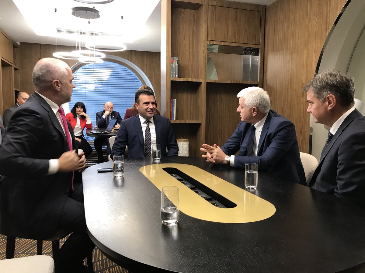 DrZvizdic's tweet photo. O povezivanju, saradnji i integraciji tržišta na #Summit100 u Skoplju sa PM @Zoran_Zaev @ediramaal i #Duško Marković https://t.co/Q5wC1XQj4E