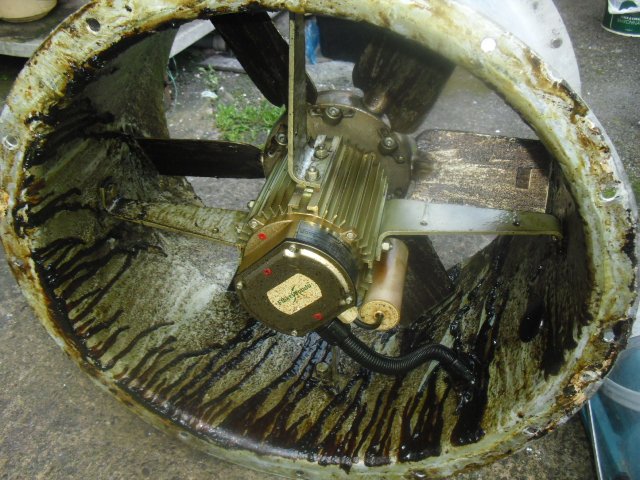 dcsblackpool's tweet image. A very dirty ductwork cleaned this week by @dcsblackpool  Don't let yours get this bad and become a fire hazard. #restaurants #Takeaway