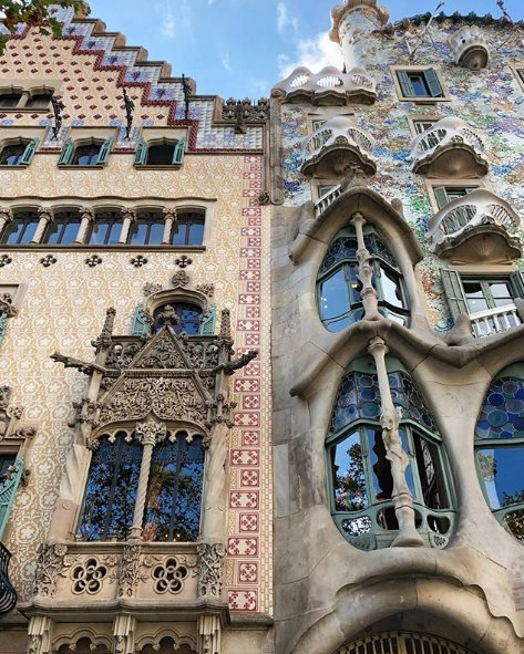CasaBatlloGaudi's tweet photo. 👨🏻 Avui celebrem el 150è aniversari del naixement de l'arquitecte Josep Puig i Cadafalch. Felicitats veïns de la Casa Amatller! https://t.co/b8jorgd9Bc