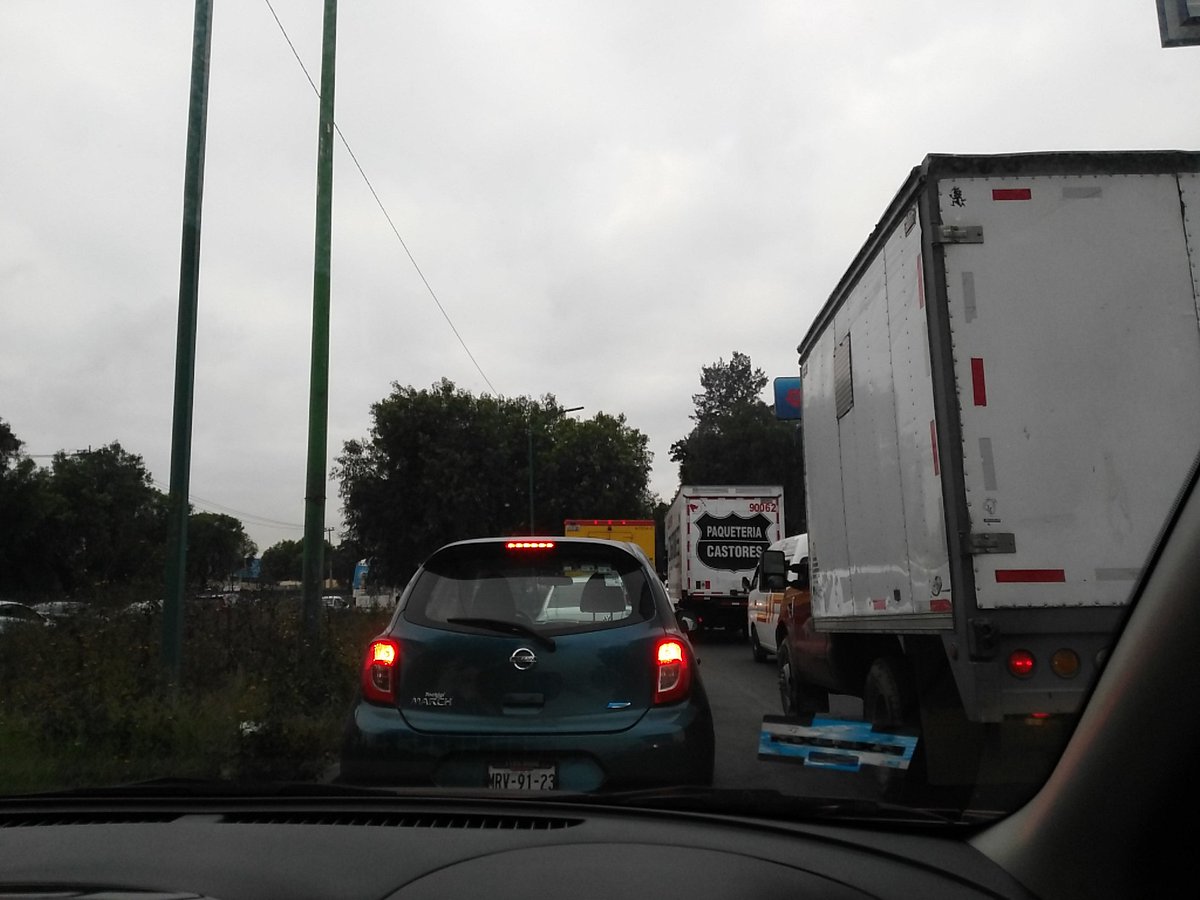 luis_journalist's tweet photo. Este es el tráfico que organiza la policía de @Victor_EstradaG en la México—Querétaro #CuautitlánIzcalli / @alfredodelmazo @SCT_mx https://t.co/RI3MoPbHf3