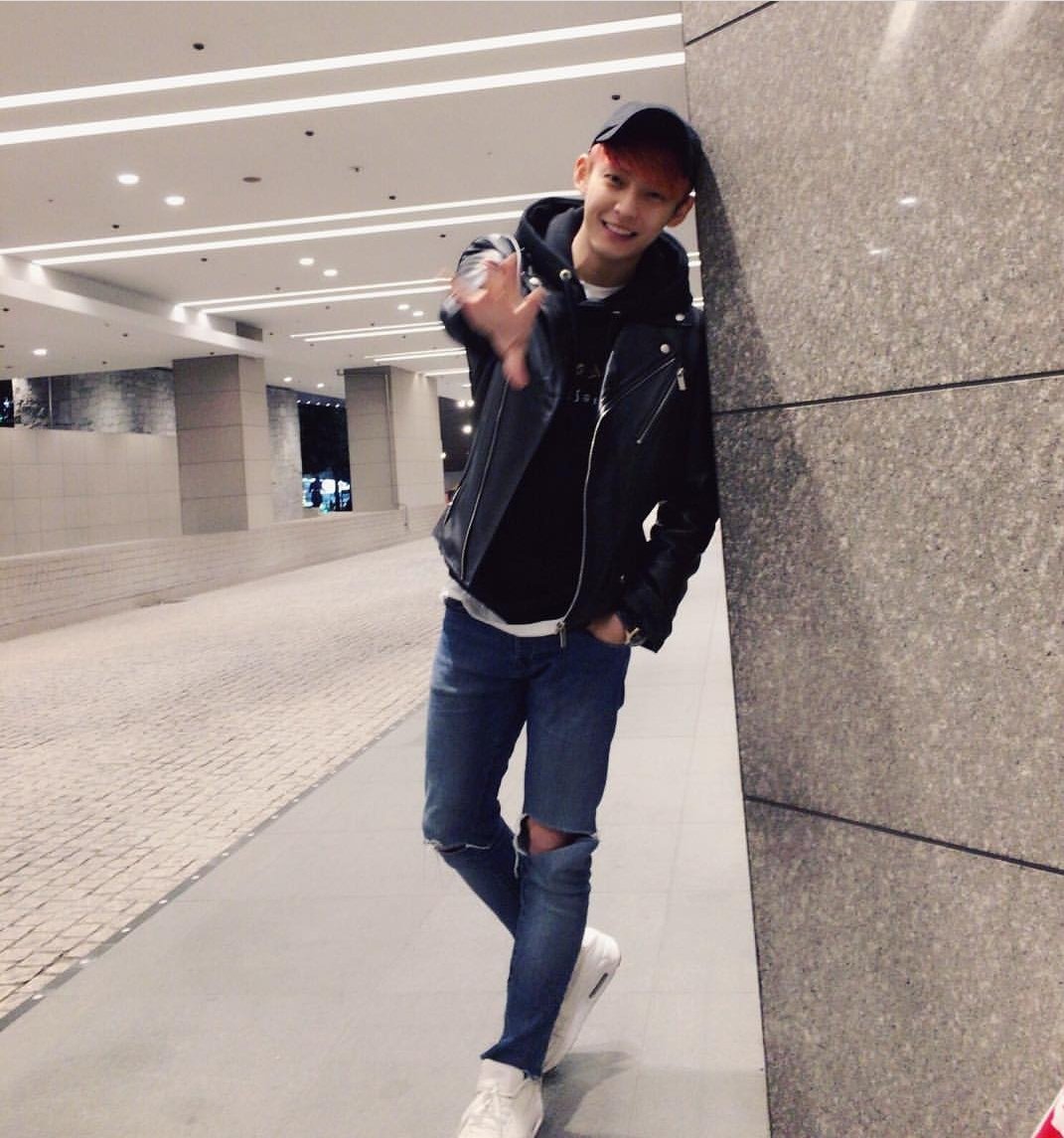 bommin1129's tweet photo. 오빠 피키캐스트에 현실 남친미 폭발하는 남자아이돌에 오빠가 소개됐어요😗 우리 민혁오빠 잘생기고 훈훈하고 다정하고 멋지고 세련되고 감각있고 우주미남인거 세상이 다 알아야된다ㅠㅠㅠ @btob2mh https://t.co/ujjV9SxLTi