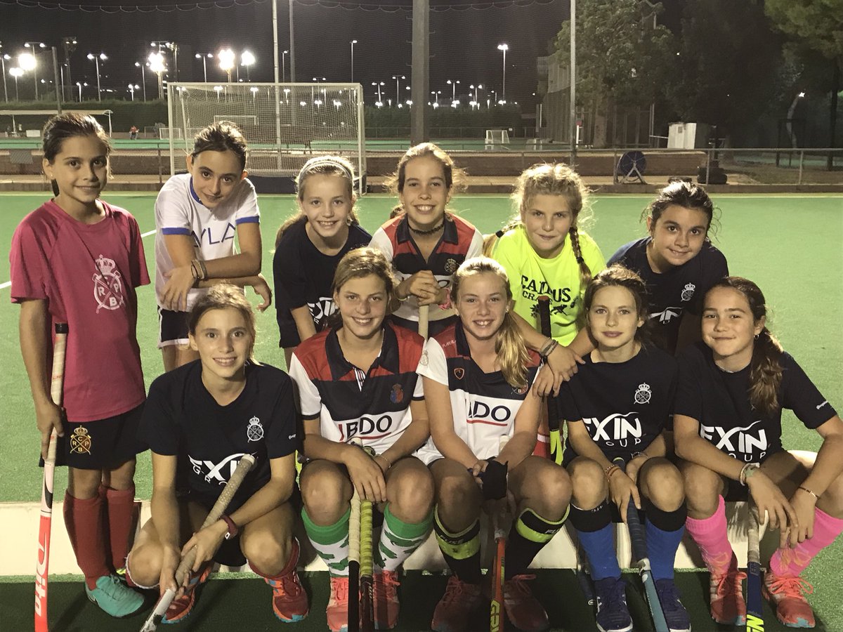 franco_julieta's tweet photo. Esto no para!! Tecnificacion con categoria alevin!! Sesion intensa! @RCPoloHockey #LineaFemRcpb https://t.co/NnnoBiD4x3