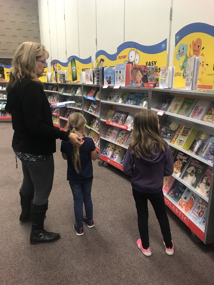 misspetrilla's tweet image. #bookfairfun this morning!!! Thank you for helping us shop for books!