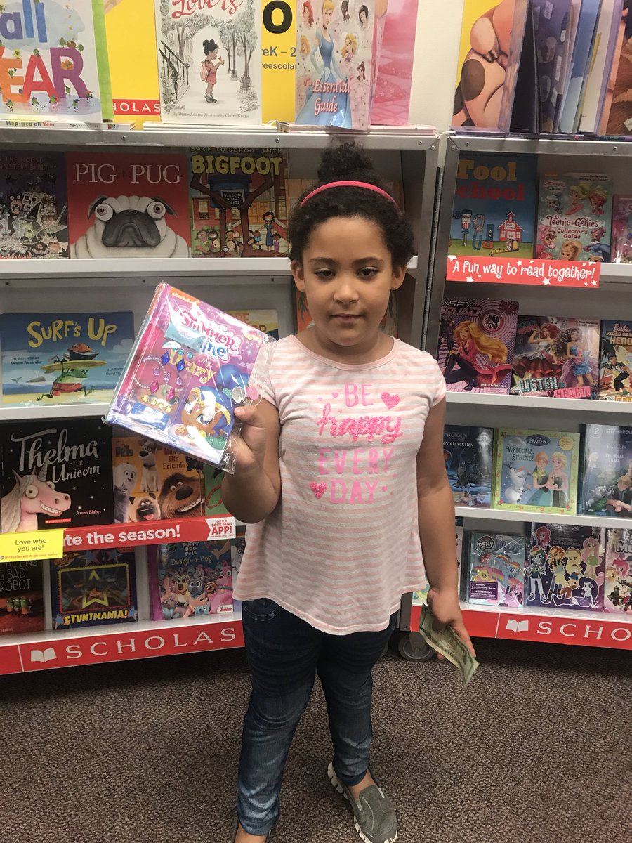 misspetrilla's tweet image. #bookfairfun this morning!!! Thank you for helping us shop for books!