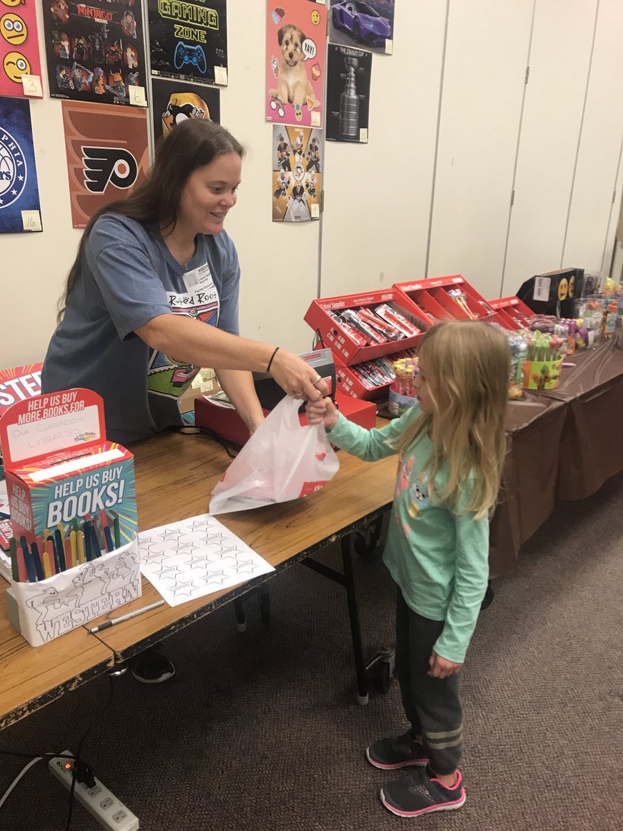 misspetrilla's tweet image. #bookfairfun this morning!!! Thank you for helping us shop for books!