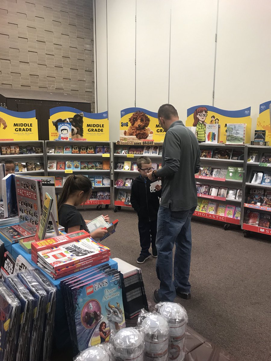 misspetrilla's tweet image. #bookfairfun this morning!!! Thank you for helping us shop for books!