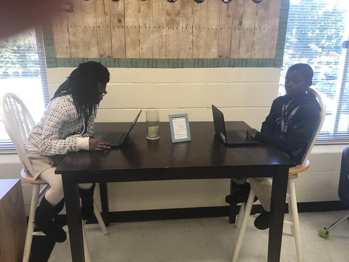 sdenisewatts's tweet photo. Flexible/alternative seating options for students to choose from in Ms. Royster’s classroom at Oakdale Ele. Lift and Learn. #ready2lift https://t.co/5aUuZMuXKE