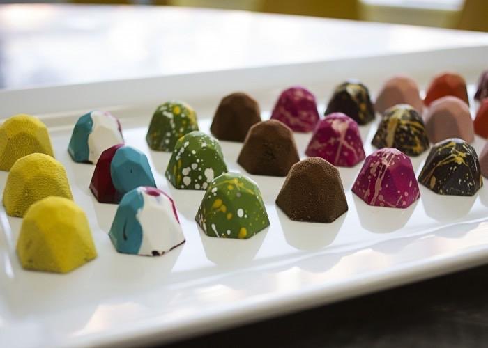 CFfoodtours's tweet photo. #cxbo https://t.co/zQW1g1INUD USA must chocolate spot @toronto #feelingexposed https://t.co/Ud7xg93amk