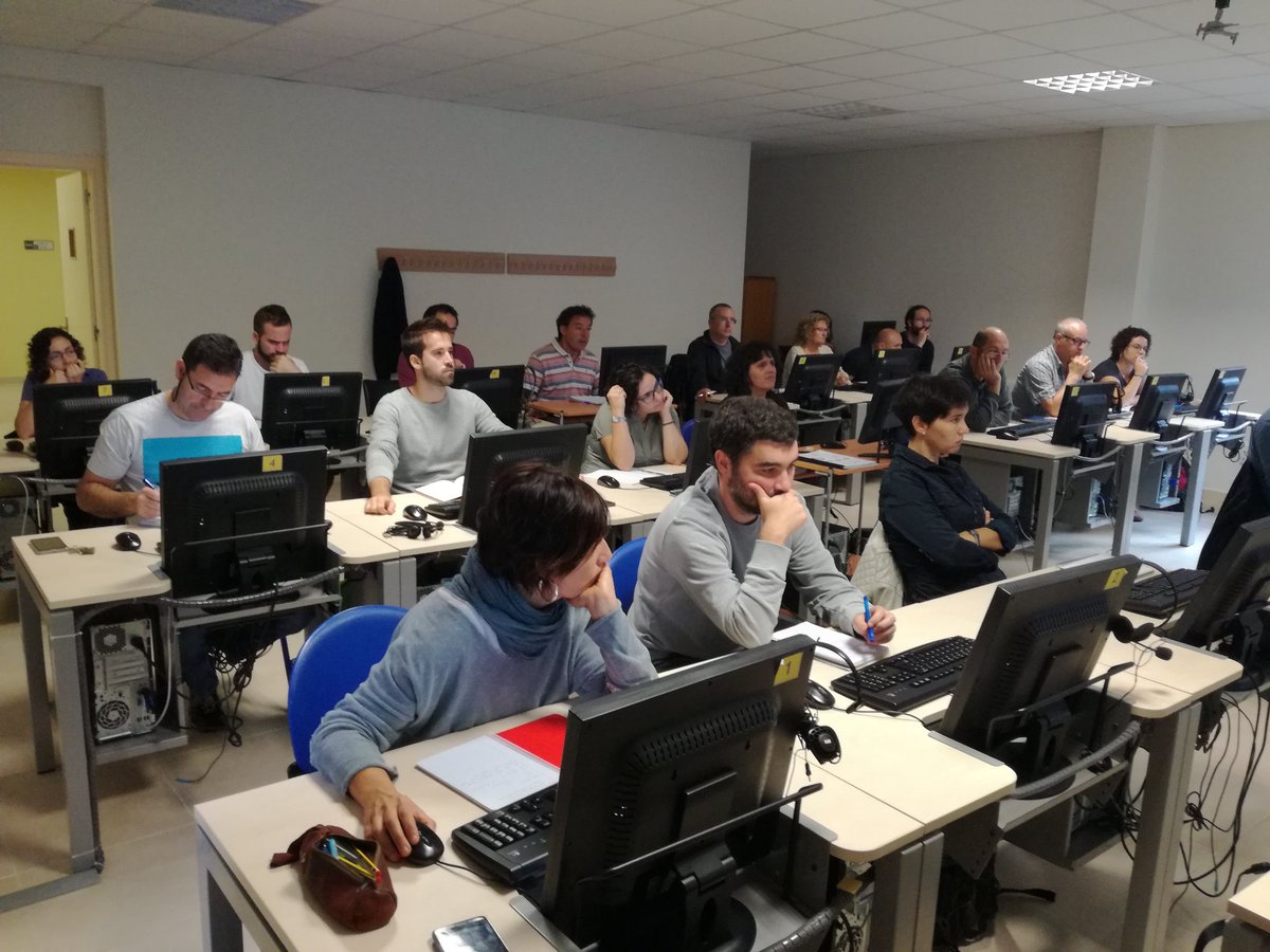 kikeclem's tweet photo. Gaur IKT heldutasunaren formazioa Gasteizko Berritzegunean @berrigasteiz @sergiotejero  @ikthe_bnagusia https://t.co/NlA7HNvLHH