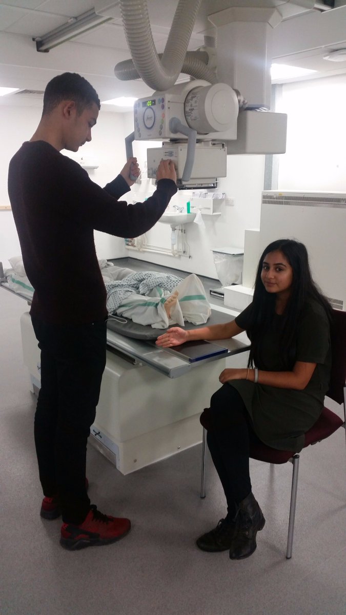solihull6thform's tweet photo. Biology & BTEC Science students visited @MyBCU last week for a taster day in Diagnostic Radiography, Radiotherapy and Medical Ultrasound. https://t.co/1ak7s51ICD