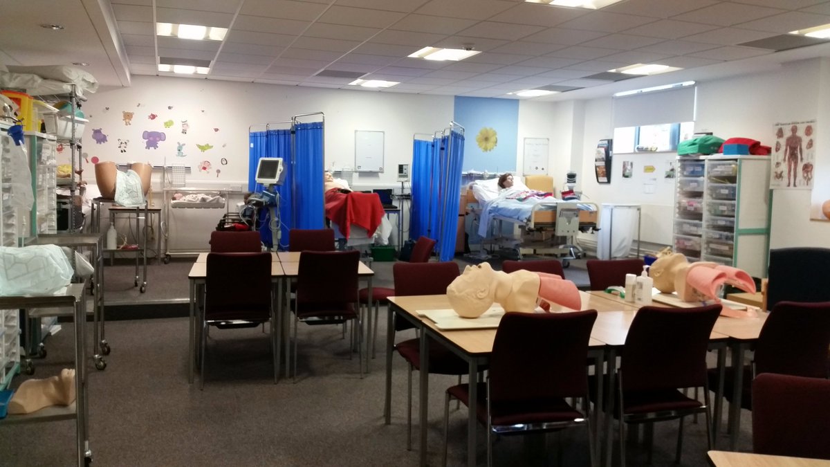 solihull6thform's tweet photo. Biology & BTEC Science students visited @MyBCU last week for a taster day in Diagnostic Radiography, Radiotherapy and Medical Ultrasound. https://t.co/1ak7s51ICD