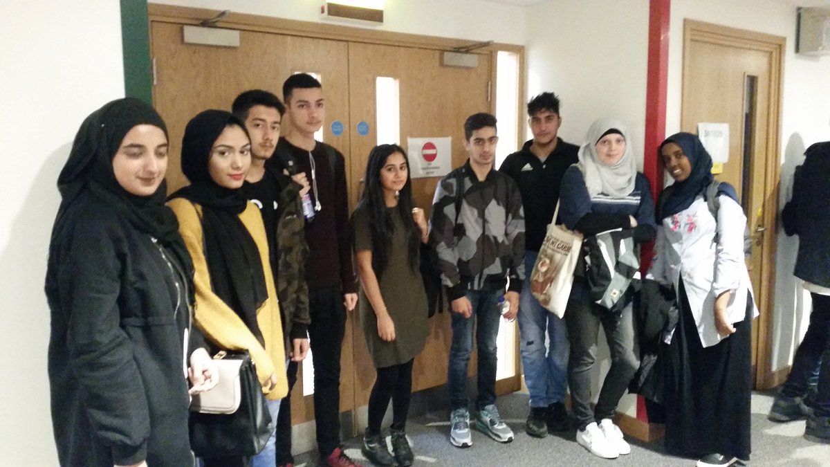 solihull6thform's tweet photo. Biology & BTEC Science students visited @MyBCU last week for a taster day in Diagnostic Radiography, Radiotherapy and Medical Ultrasound. https://t.co/1ak7s51ICD