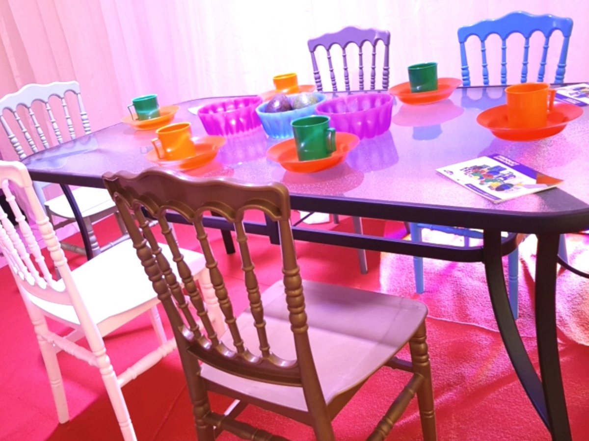 NicePlastics's tweet photo. 🌟Who says you can’t eat in style with plastics.
👇Here’s proof that you can dine in style with our #ExpressionCollection chairs & 🌟table aware #style #finedining https://t.co/1Q8Fphmoyc