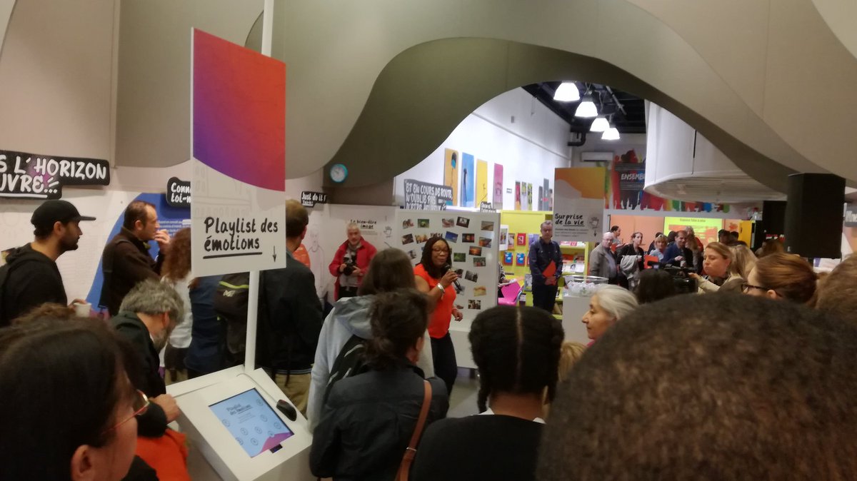 pierrelaporte93's tweet photo. J'ai le plaisir d'inaugurer la nouvelle exposition de l'espace d'accueil et d'écoute #teteatete sur les 1001 facettes de l'adolescence https://t.co/5KVr4H7Q9H