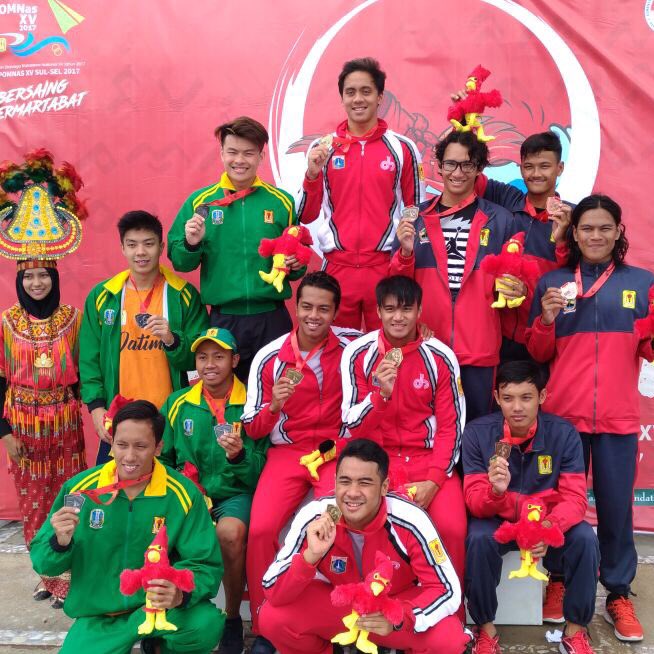 akuatikid's tweet photo. Hasil #popnas2017 renang 4x100 estafet gaya ganti putra:
 
1. DKI Jakarta (Siman Sudartawa, Gagarin Yus, Adityastha, Putra M.Randa) https://t.co/XusEThg7ZJ
