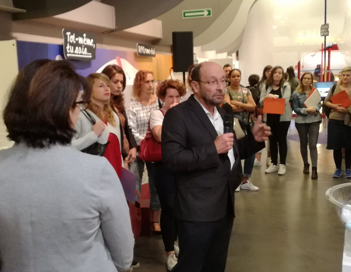 pierrelaporte93's tweet photo. J'ai le plaisir d'inaugurer la nouvelle exposition de l'espace d'accueil et d'écoute #teteatete sur les 1001 facettes de l'adolescence https://t.co/5KVr4H7Q9H
