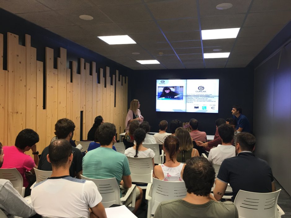 GEZKI_'s tweet photo. Desde #MasterESS 2017/18 @upvehu, muchas gracias ayer a @grupogureak y @ehlabe por vuestro tiempo y explicaciones!! #EconomíaSocial #EconomíaSolidaria #CentroEspecialEmpleo https://t.co/pGF4dk0voc