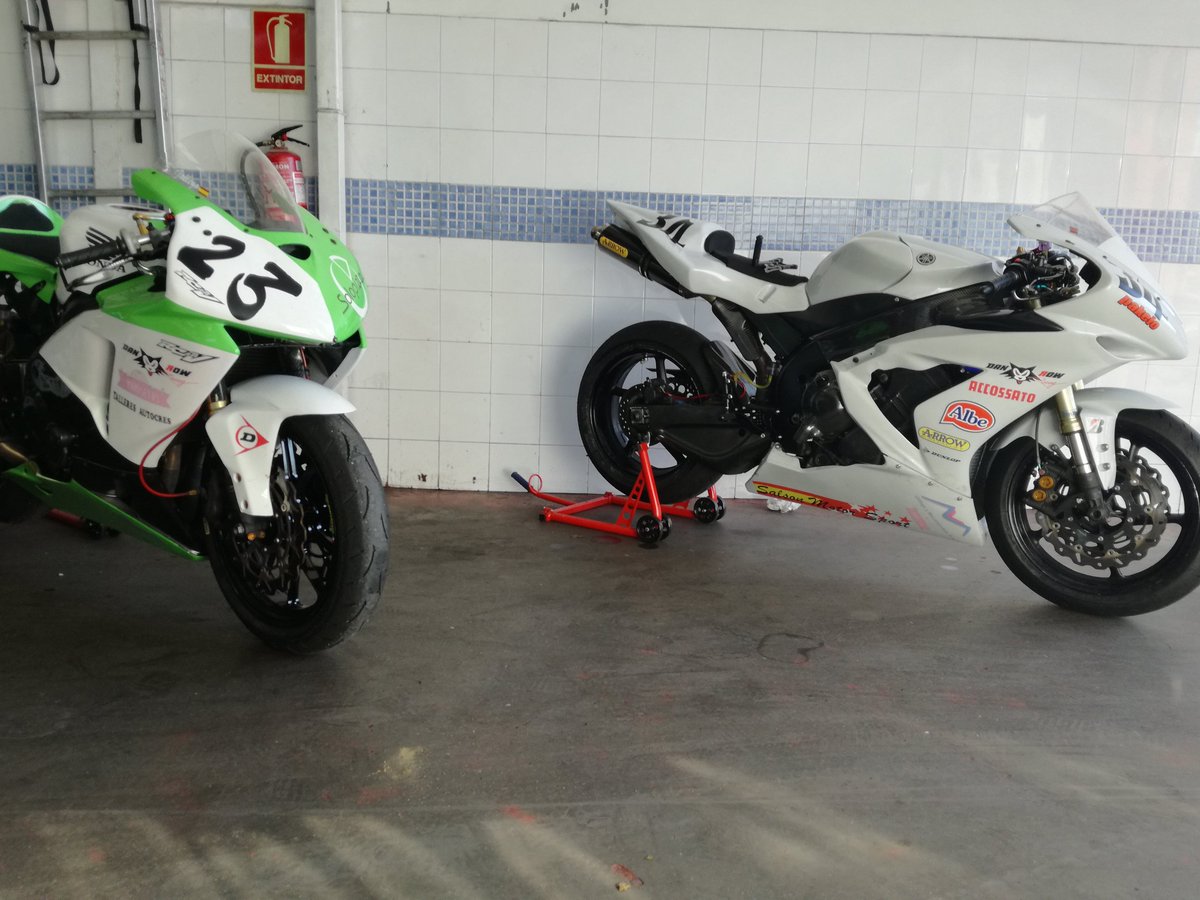 eguiaonroad's tweet photo. Yamaha R1... Honda CBR... 1000 o 600? 🤔 #ReadyToFun https://t.co/DwyI8HHEZQ