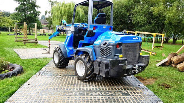 MultioneUk's tweet photo. #MultiOneUK on route to @TheShowmansShow - 24 Hours To Go #eventsUK #eventsPROF Thanks To @GTTraxFor Your Support... #trackway https://t.co/wx27qWVdsh