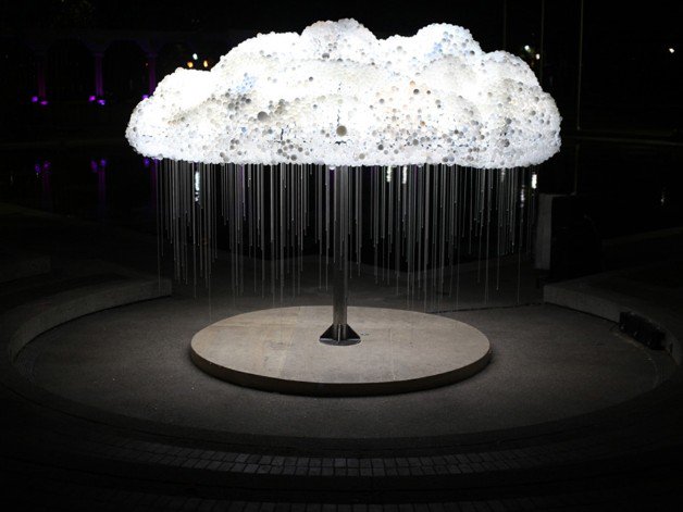 SSirimiri's tweet photo. #nube hecha de #bombillas por #caitlindbrown y #WayneGarrett #cloud https://t.co/67bqLn22Tv #ssirimiri #donostia #sansebastian #desing https://t.co/HI3myCf1cE