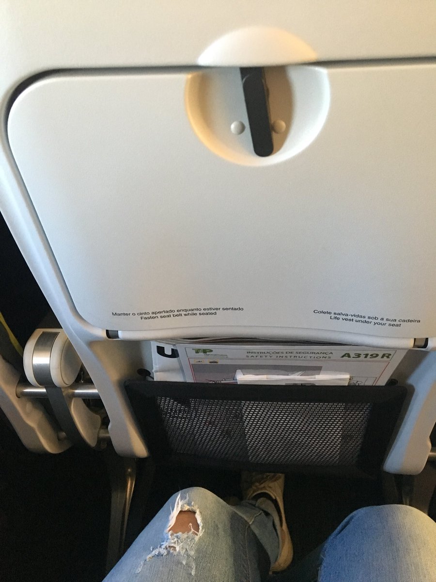 Silvze's tweet photo. Flying at 7am to see you. If this isn’t dedication I don’t know what is  @_DPRLIVE https://t.co/C5aHdSsrEB