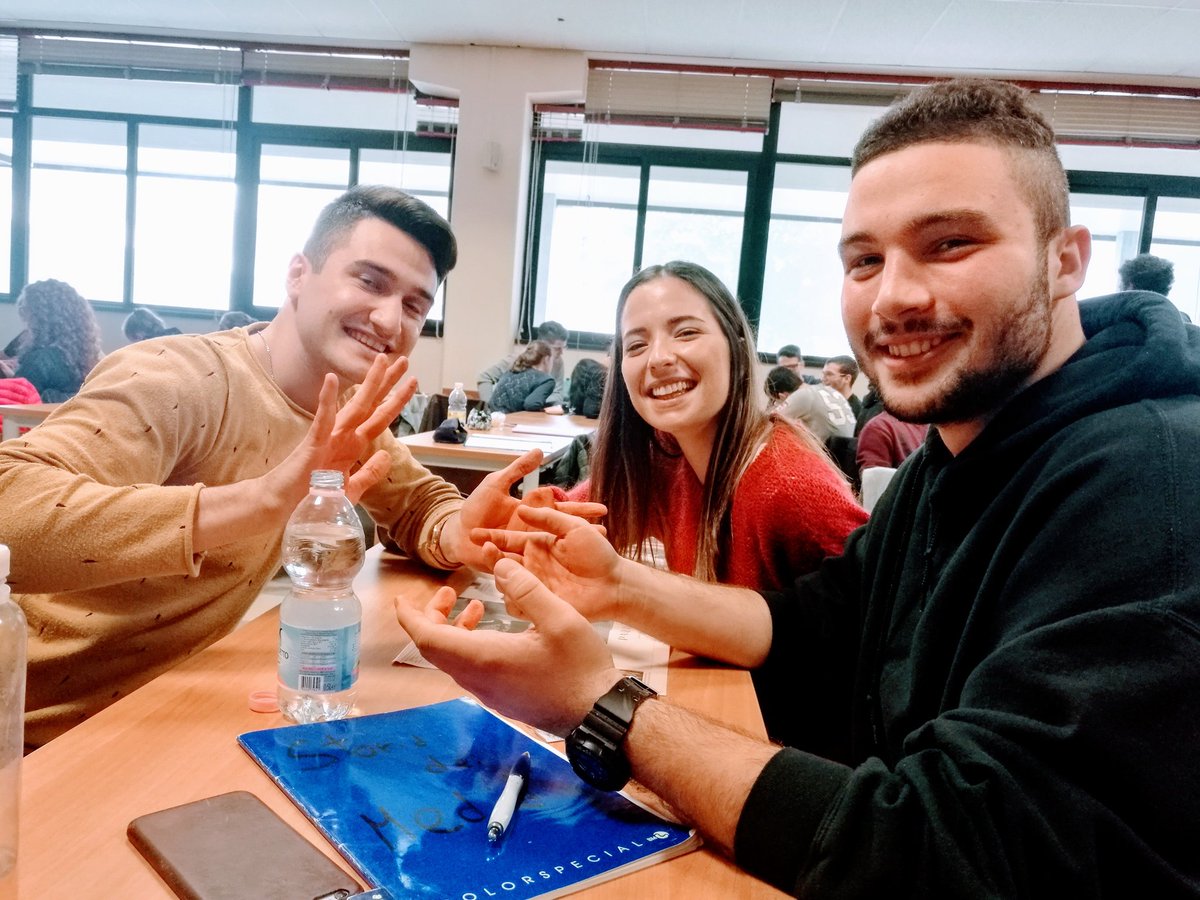 roykamsi's tweet photo. Allo #IUS_VE ci si sporca anche le mani! 😂 @lacriscros #advsumerians #flywithus https://t.co/N8Ph1IPgT6