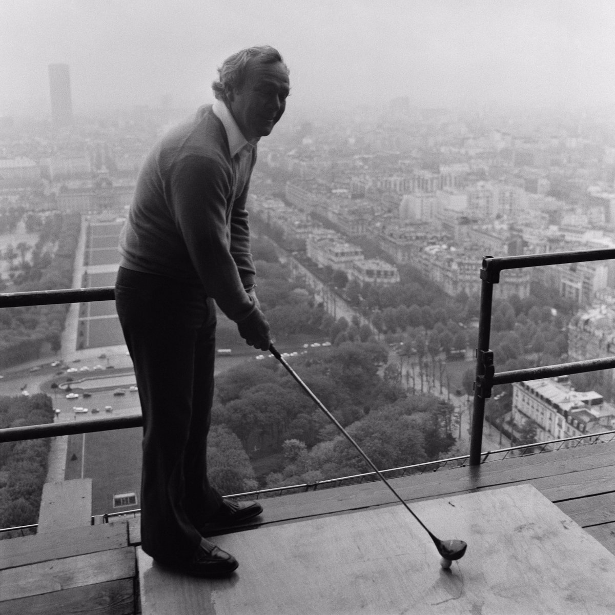 rydercup's tweet photo. History recreated 🗼🇫🇷

#RyderCup https://t.co/p3uPvUYMCo