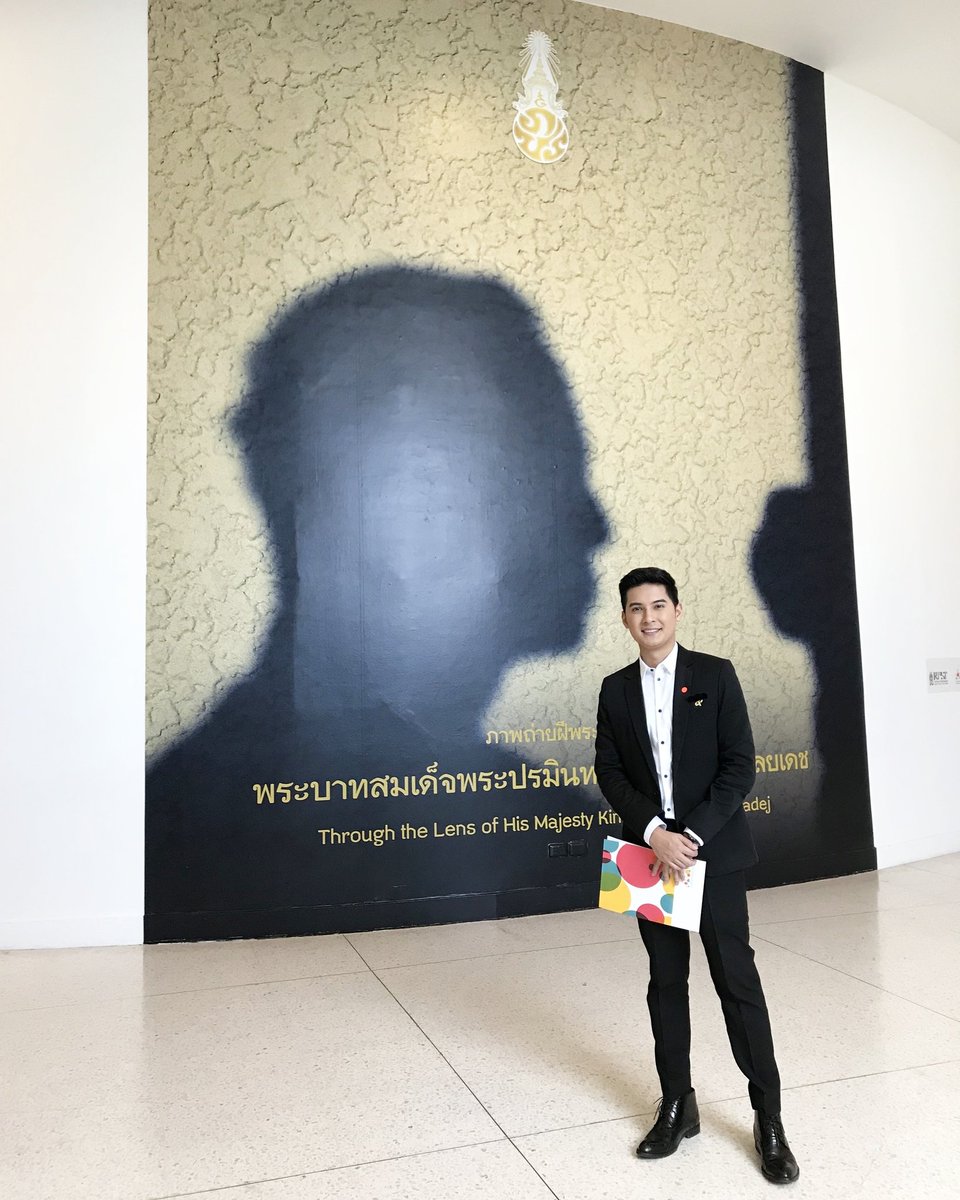 วันนี้อติรุจ <a href="/CanAtirut/">CanAtirut</a>  ออกกอง #แคนช่วยได้ ที่ #หอศิลป์ นำเรื่องราวสุดพิเศษเกี่ยวกับในหลวง ร.9 🙏💛 instagram.com/p/BaWBZGvHIMk/  #ข่าวเช้าช่องวัน