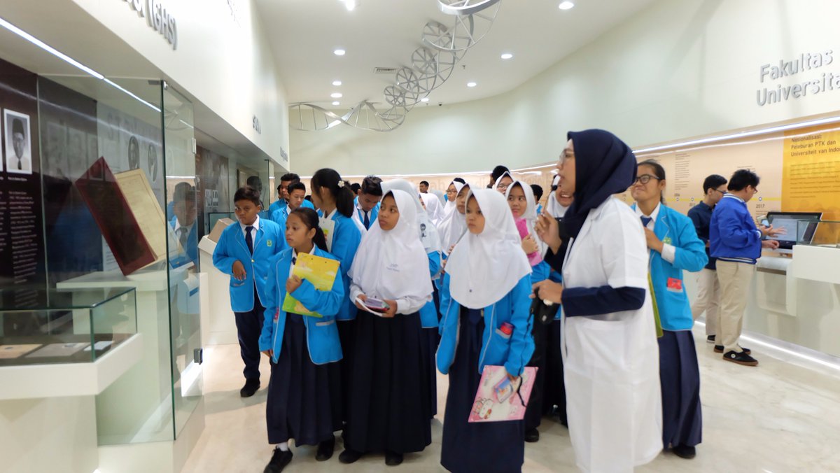 imuseum_fkui's tweet photo. Senang bisa berbagi pengetahuan baru kepada para siswa dan guru SMP Pupuk Kujang Cikampek hari ini. Semoga membawa kebaikan bagi kita semua. https://t.co/SUoVMaJzvj