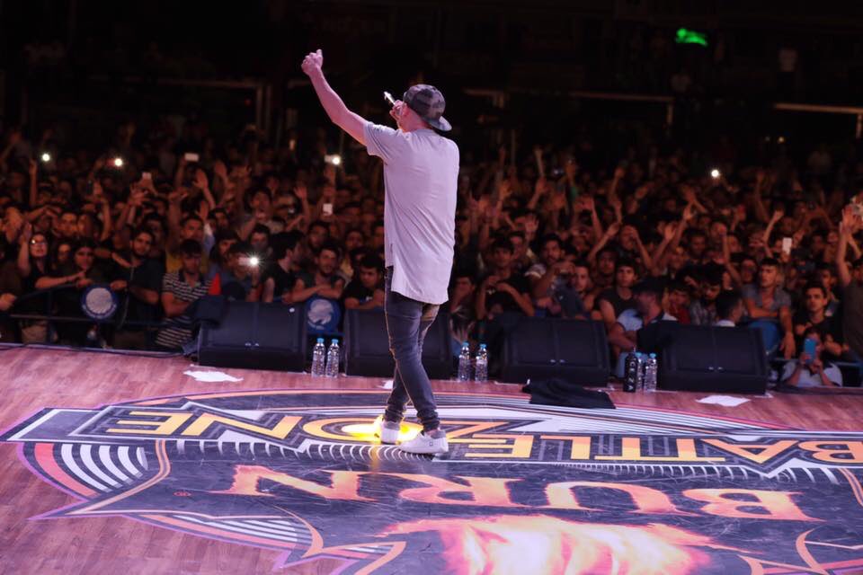 YouthRepublic's tweet photo. Adana'da gerçekleştirdiğimiz Burn Battle Zone etkinliğinde Ceza ile festivalin tadını çıkardık. ☺ #burnbattlezone @CEZA_ED https://t.co/f9LZuZCxfD