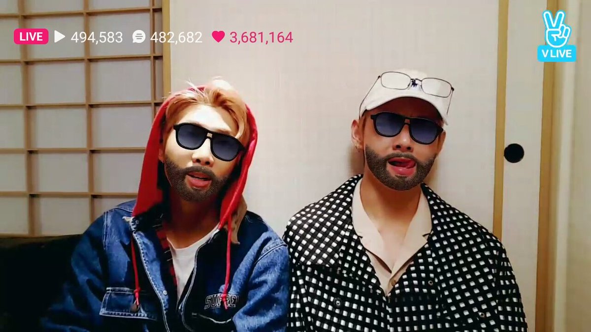 btsarmy_id's tweet photo. 랩몬스터 와 v가 생방송으로 방송 할 때 재미있어 보여.#RAPMONSTER #vbts #BTS #kimnamjoon #kimtaehyung https://t.co/MJyZrh37Is