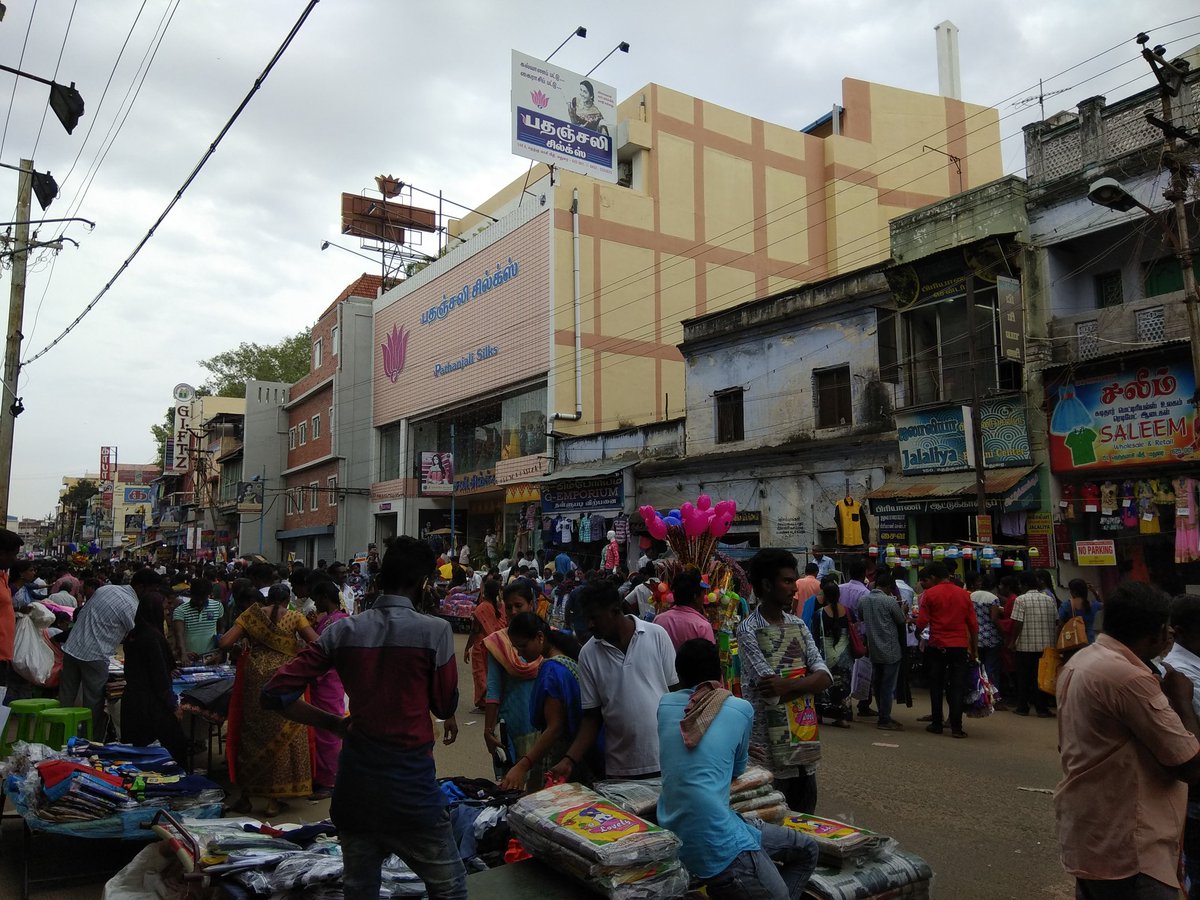 Manimadurai0505's tweet photo. #Shopping #day2 #TherkkuMaasiVeedhi #Madurai
#SuperbClimate https://t.co/QZpvHlzxL9