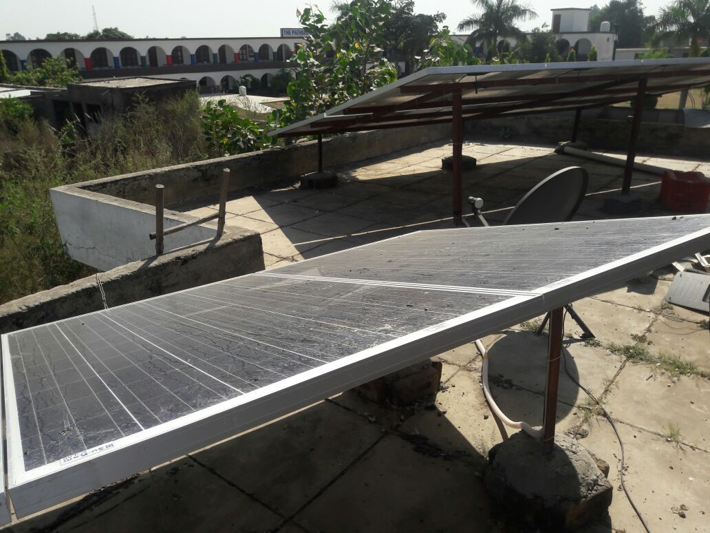 HPCL_JAMMU's tweet photo. #RenewableEnergy #Way2future #Solarpower panels installed at rooftops of @HPCL retail outlets in J&K @subodhbatra10 @74radhika @Rg03Goel https://t.co/jkkgpUJeUT