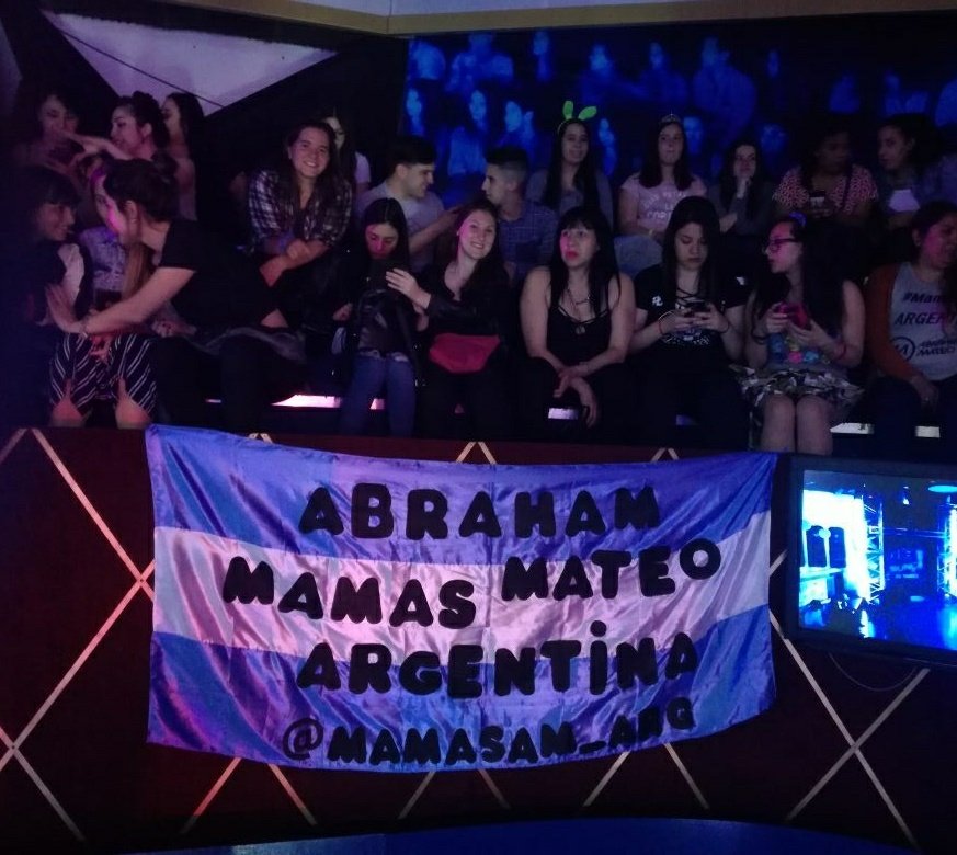 MamasAM_Arg's tweet photo. Así estuvo la bandera anoche!!! 🇦🇷❤Apoyándote en cada lugar que vas!!! @AbrahamMateo
#AbrahamMateoEnNet
Increible la presentación de ayer😍 https://t.co/NeVJxLS076