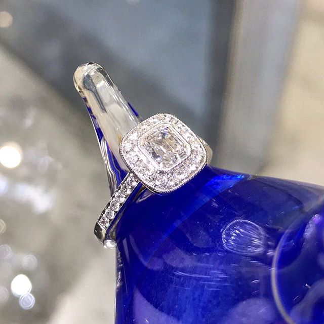 Vintage Ring Style Rocks! 💎 Double tap &amp; TAG someone who would love this style