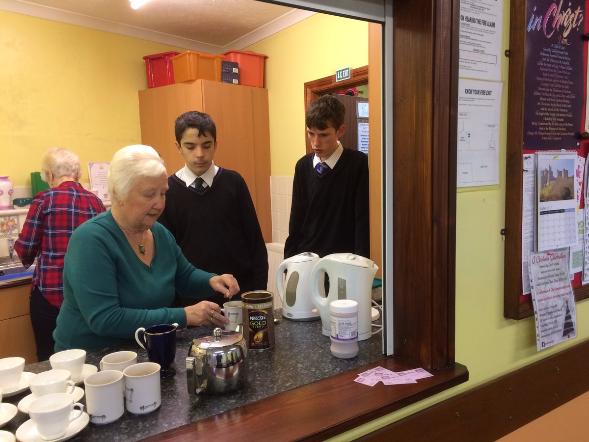 CanolfanEithin's tweet photo. Aaron a Dylan yn helpu i baratoi te a choffi yn eglwys St Anne https://t.co/E8o3zHwj5L