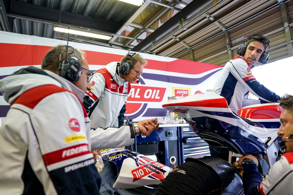 GresiniRacing's tweet photo. TEAM FEDERAL OIL GRESINI MOTO2: NEXT STOP, PHILLIP ISLAND
---> https://t.co/vc1STm0PoL https://t.co/zLnwStj9hq