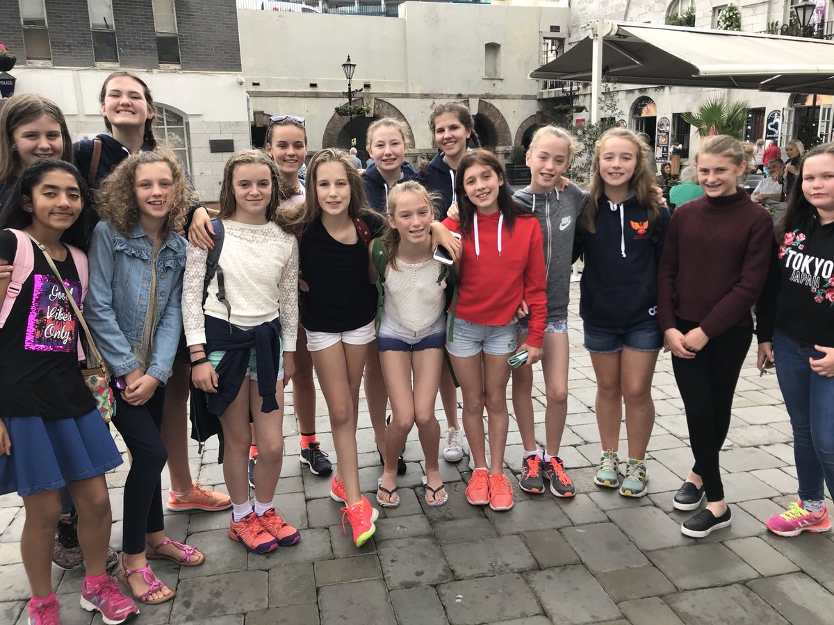 yarmgirlsgames's tweet photo. Back in Casemates square ready for final shop and some lunch out.  #bobslife #doyoustylebobshair #yarmgirlsgibraltar17 https://t.co/1Fsw8cUGBu