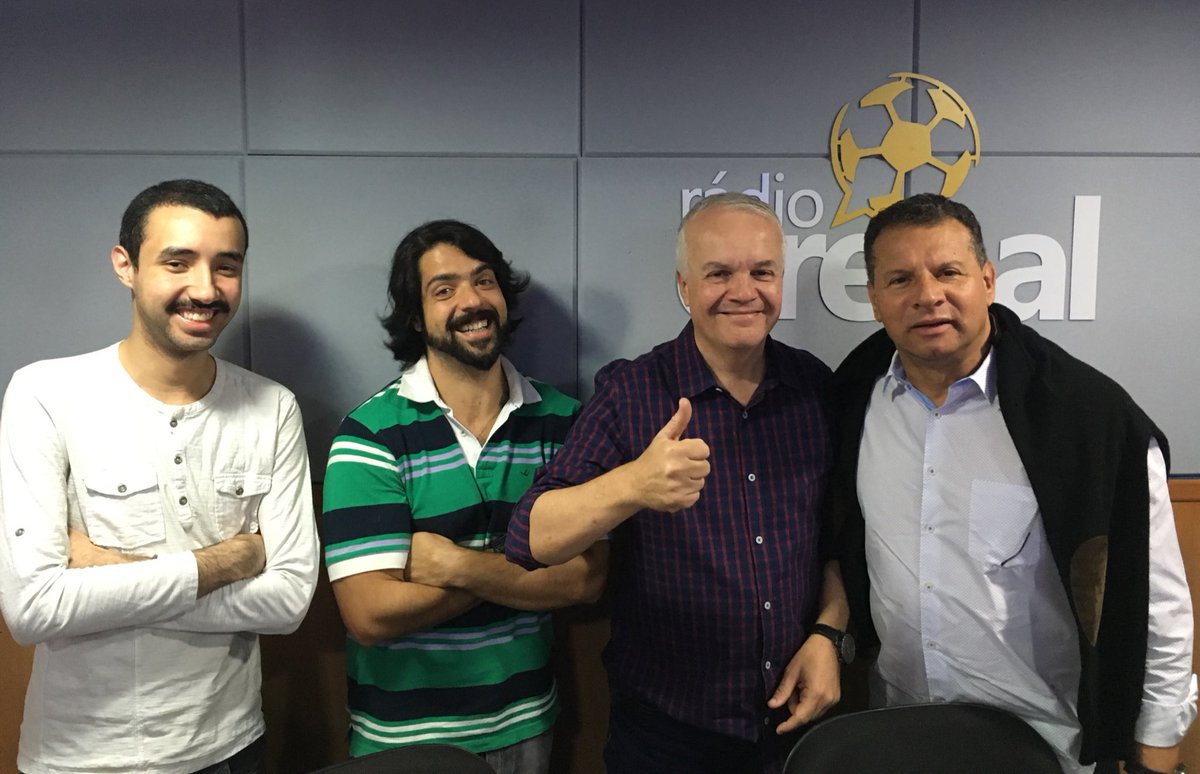 rdgrenal's tweet photo. Agora no ☕️ #CaféComFutebol ⚽️, @ph_espinosa, @flavio_dal e @rochaethiago conversam com Celso Roth https://t.co/jonBpAYv0c