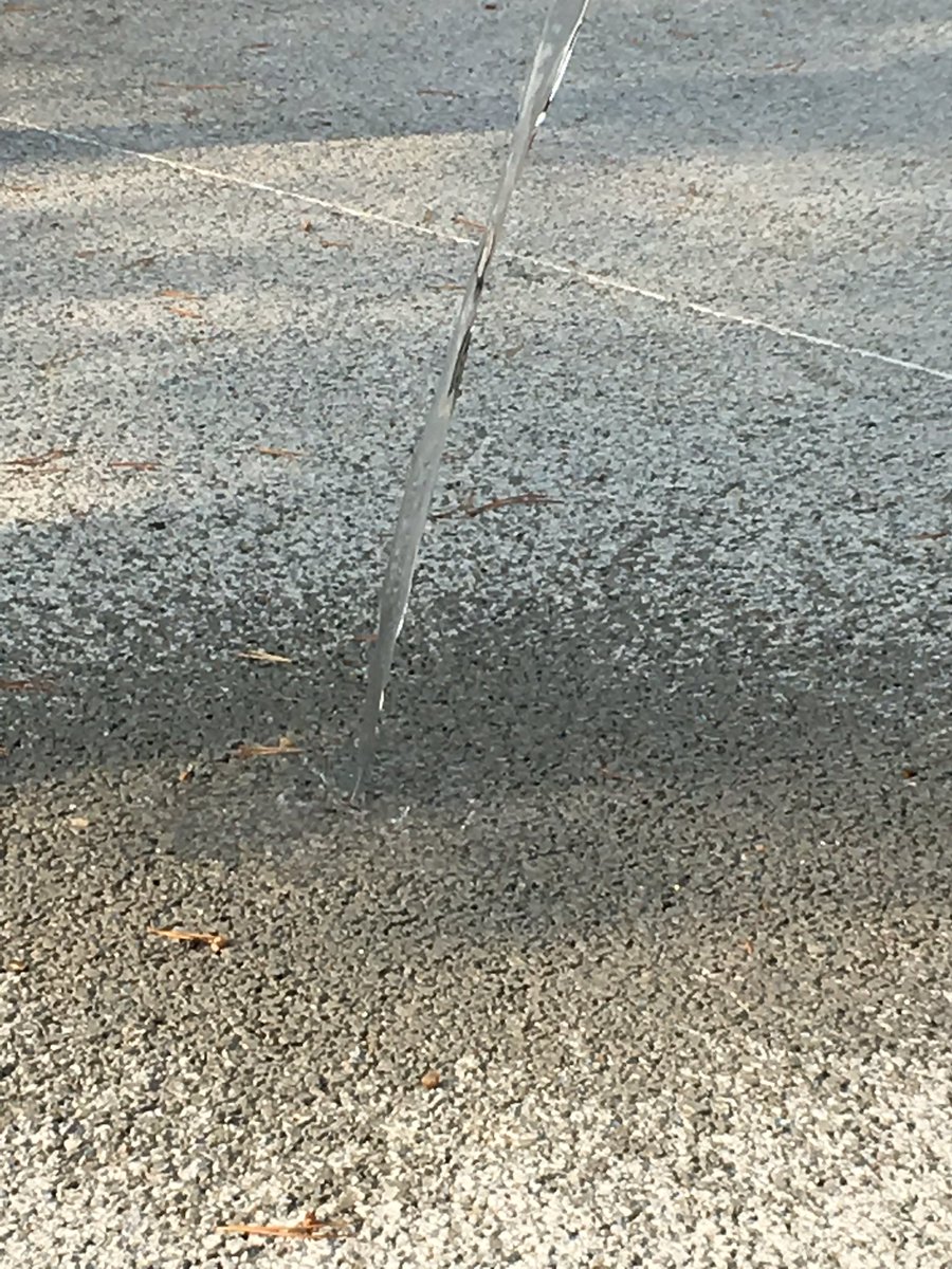 cmontbel's tweet photo. .#beton #drainant Impressionnante démonstration: l'#eau ruisselle à travers le #beton @Cim_Beton @SNBPE #CollTerr https://t.co/R5aVpfaOaL
