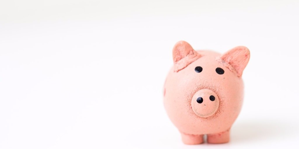 4 in every 10 #UK adults have little control of their #finances. Income Protection is key! bit.ly/2xyl8Ur | #Income #Insurance