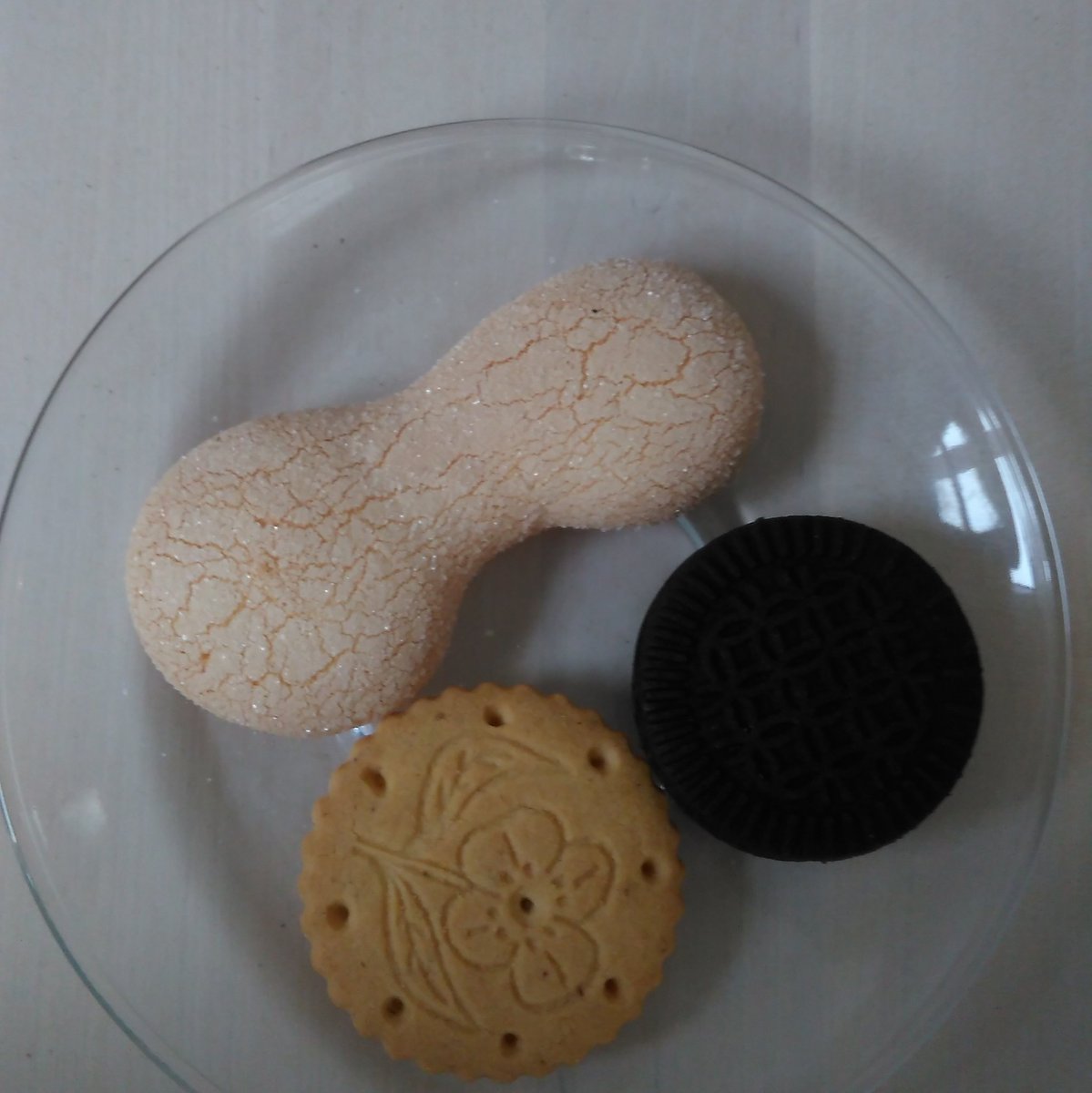 Hoera, Mirthe is vandaag 5 jaar #glutenvrij! Om dat te vieren en te belonen dat we er zo goed mee om gaan, vieren we dat met koekjes.