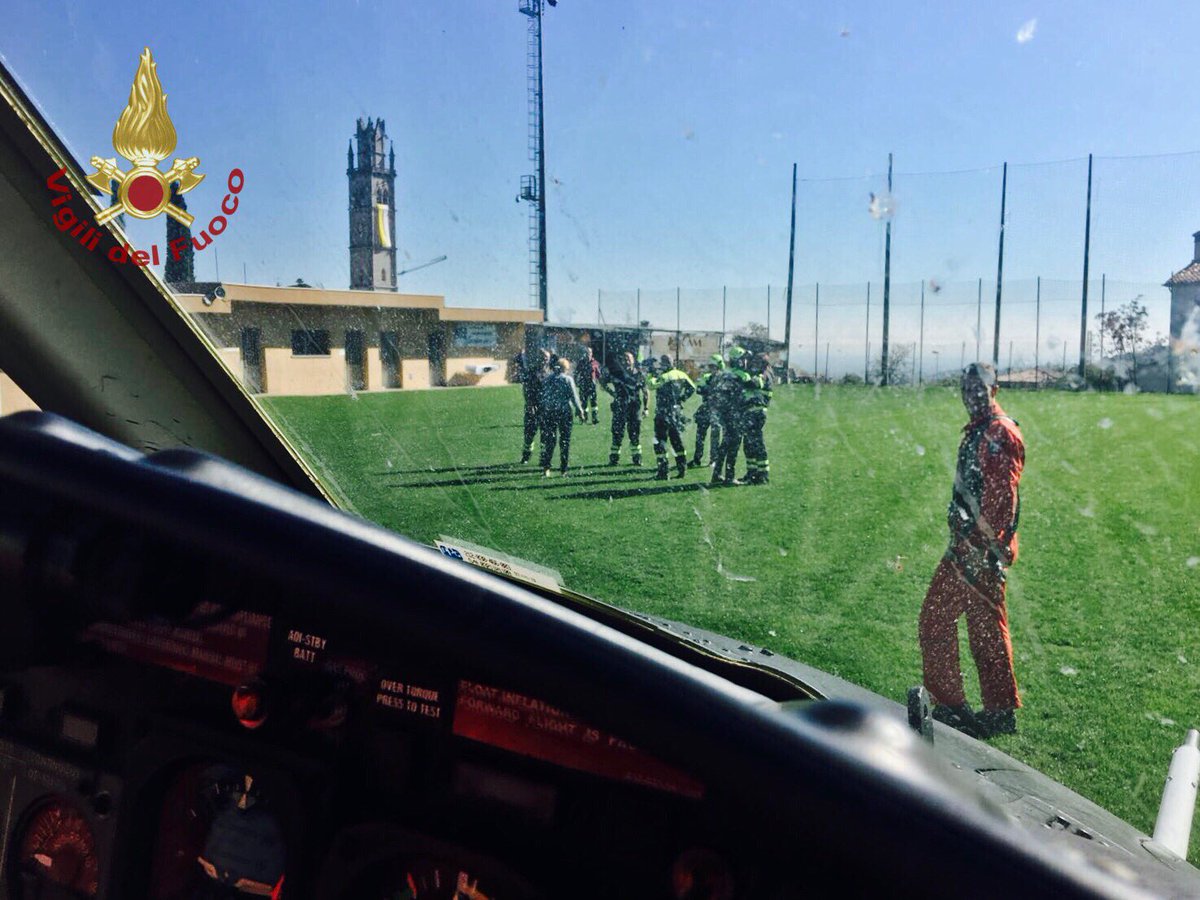 vigilidelfuoco's tweet photo. #Fregona(TV) #16ott, anziana si perde nel bosco, #saf e #Dragovf la riportano a casa #salvataggiquotidiani #vigilidelfuoco https://t.co/qZuhq1espk