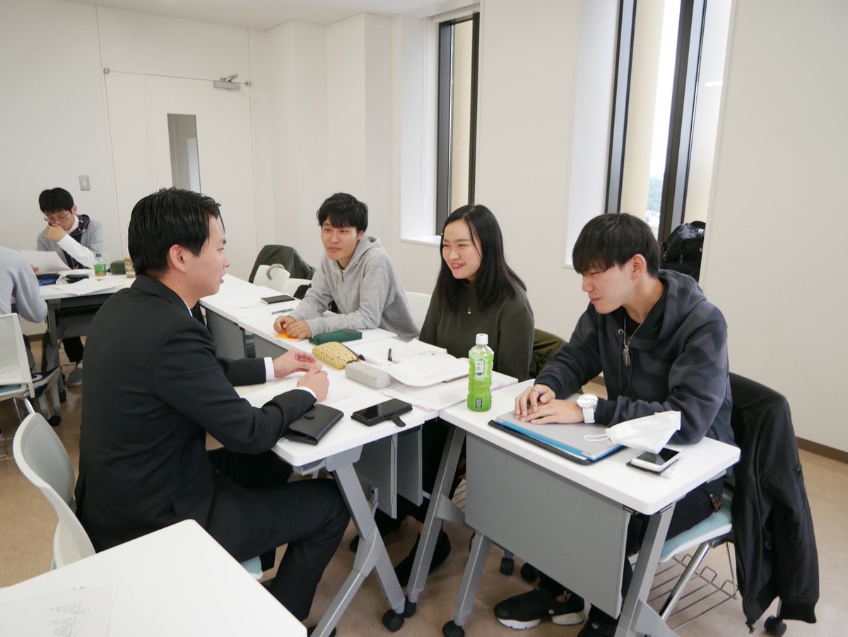 kohnozemi's tweet photo. 本日は、班での後期の方針について話し合いを行いました。11月末の論文コンテストに向けて、話し合いを重ねていく予定です。#河野ゼミ https://t.co/ZztRrjtBoz