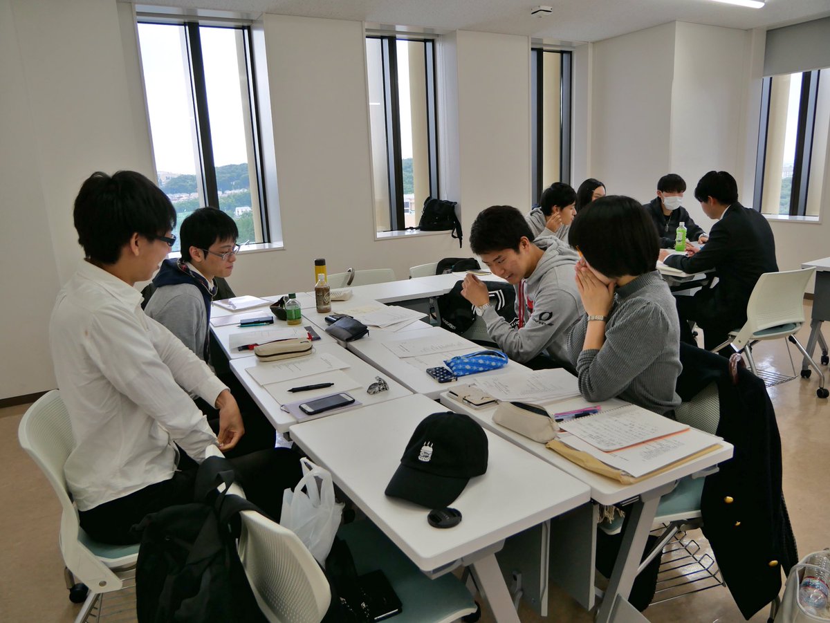kohnozemi's tweet photo. 本日は、班での後期の方針について話し合いを行いました。11月末の論文コンテストに向けて、話し合いを重ねていく予定です。#河野ゼミ https://t.co/ZztRrjtBoz