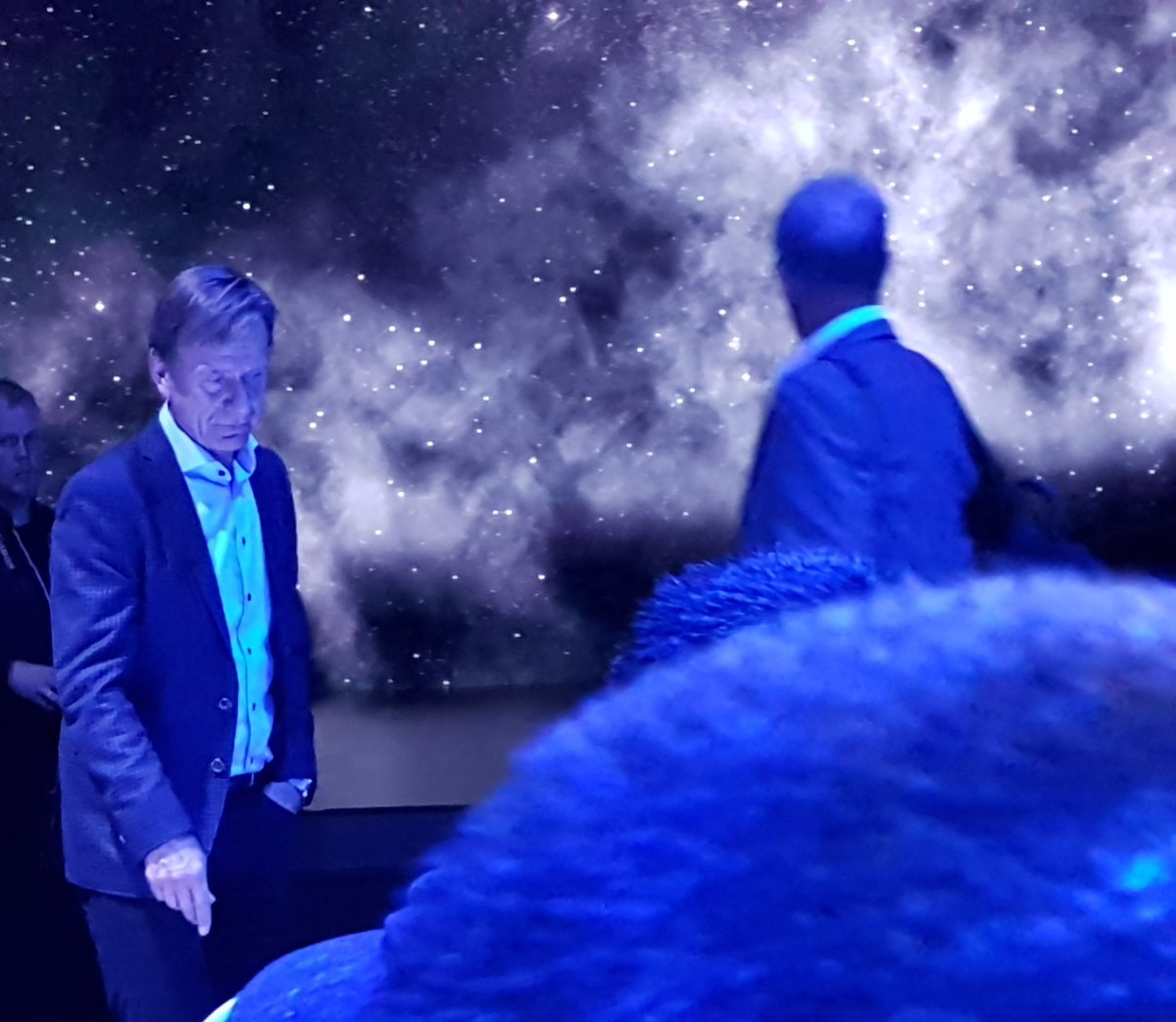 ignitionlpmag's tweet photo. Volvo Cars CEO Hakan Samuelsson prepares to take his seat for the @PolestarCars presentation. @volvocarcanada @volvocarsglobal https://t.co/Kah0Oy7fdn