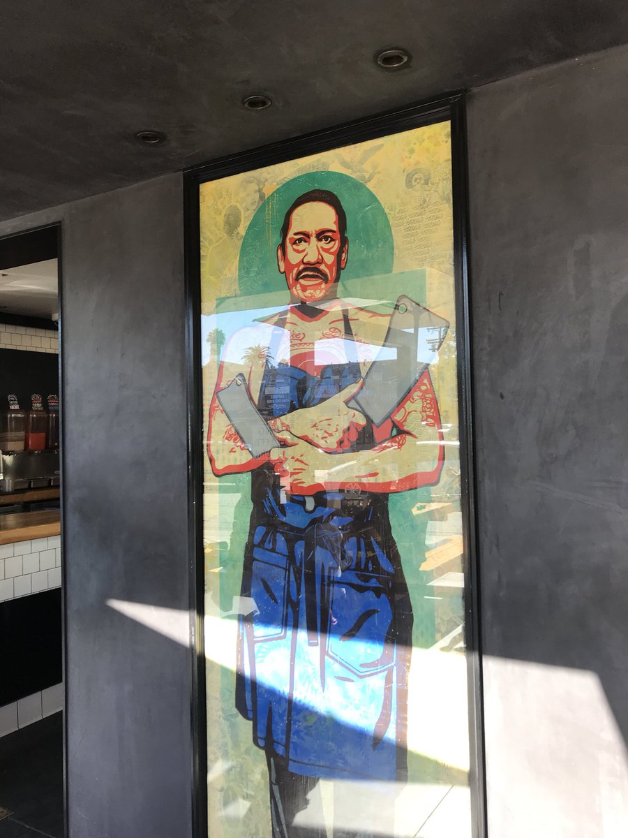 244fukuda's tweet photo. 映画『マチェーテ』でおなじみ ダニー・トレホ @officialDannyT のタコス屋さんで🌮タコス食べた。アサダタコスがメチャ美味かった！
Tシャツも買った♪ https://t.co/zpiW4CKfVA